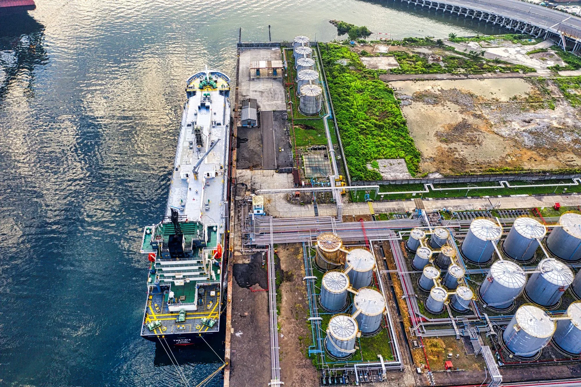 Kapal tanker bersandar di dermaga Jakarta